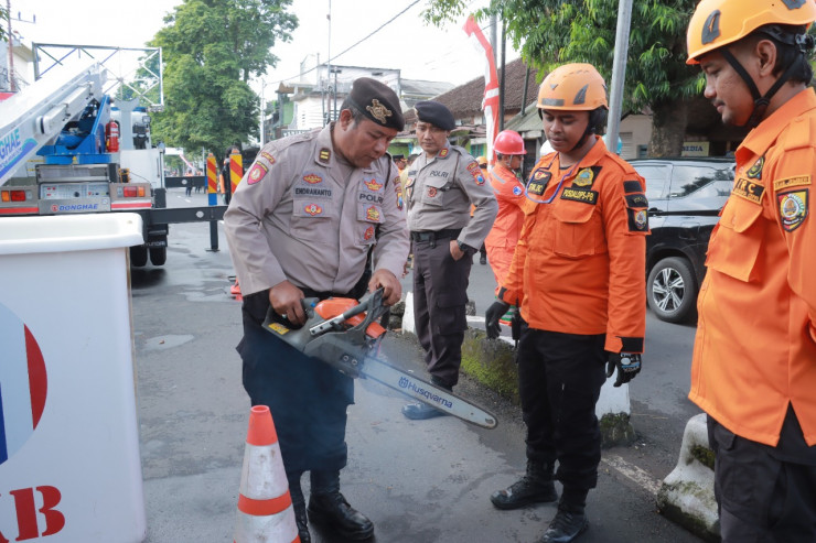 Kapolres Jember Bersama Forkopimda Tandatangani Komitmen Gerpas Pohon