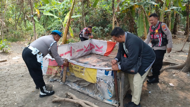 Tindaklanjuti Dumas Dugaan Judi Sabung Ayam, Polsek Krian Datangi Lokasi dan Tertibkan Arena