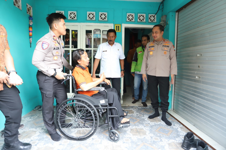 Sentuh Hati! Aksi Cepat Polres Gresik Selamatkan Ekonomi Keluarga Driver Ojol Korban Kecelakaan