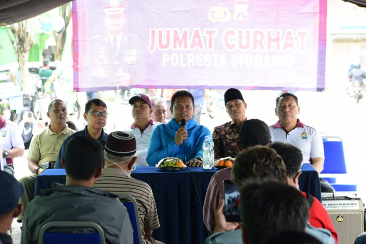 Jumat Curhat, Kapolresta Sidoarjo Serap Aspirasi di Pasar Porong