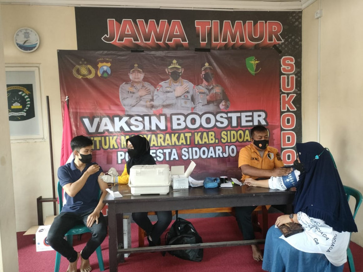 Antisipasi Penyebaran Covid-19, Polresta Sidoarjo Masifkan Vaksinasi Booster di Wilayah Polsek