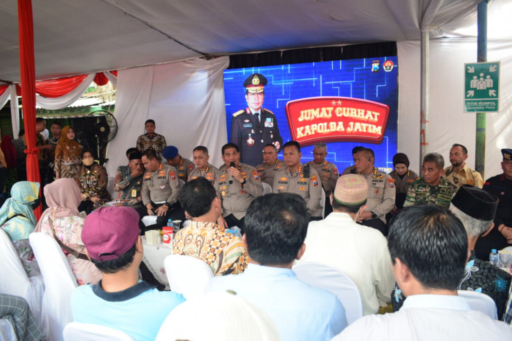 Jumat Curhat di Pasar Sepanjang, Beragam Layanan Polri