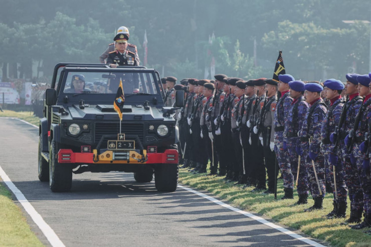 Polri Gelar Upacara Hari Bhayangkara Ke-80 di Satlat Korbrimob Cikeas