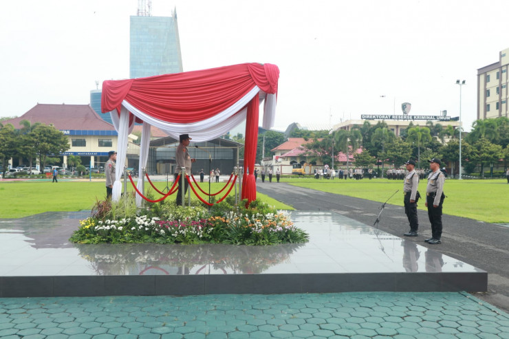 Bacakan Amanat Kapolri, Kapolda Jatim Pimpin Upacara Peringatan HUT Satpam ke- 42