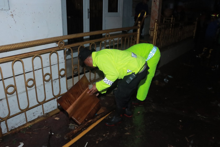 Gerak Cepat Polres Jember Bantu Korban Banjir