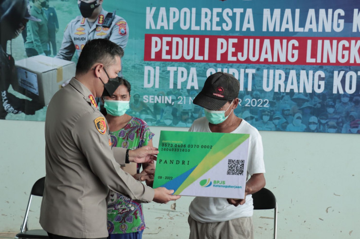 Beri Bantuan Sosial, Polresta Malang Kota Penuhi Janjinya Pada Pejuang Lingkungan Hidup