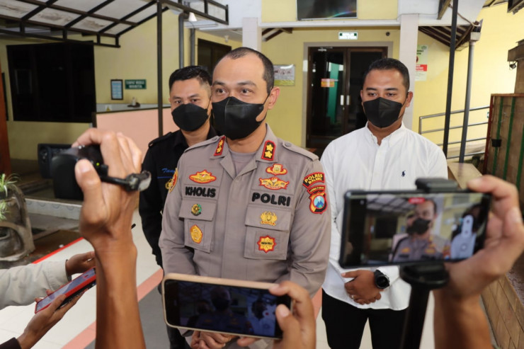 Kapolres Malang Berikan Motivasi dan Santunan untuk Kesembuhan Anak Korban Perundungan