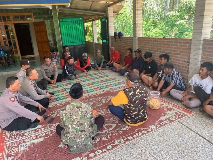 Gelar Jumat Curhat Polisi di Trenggalek Ajak Pesanggem Peduli Jaga Hutan
