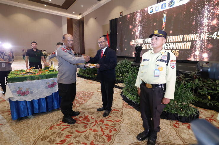 Polda Jatim Peringati HUT Satpam ke-45 Luncurkan Layanan Polisi Penolongku