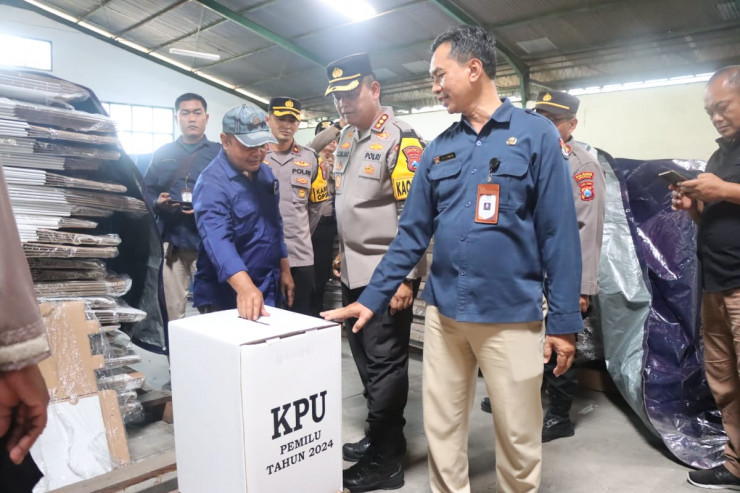 Pastikan Logistik Pemilu 2024 Aman, Kapolresta Sidoarjo Cek Gudang KPU