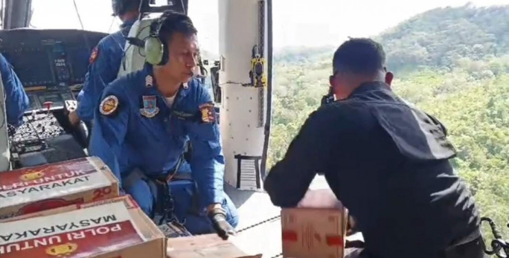 Kapolri Salurkan Bantuan Kemanusiaan ke Aceh Tamiang Melalui Airdrop Akibat Lokasi Masih Terisolir