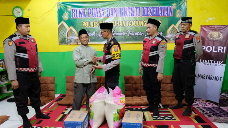 Ramadhan Berkah Polres Pelabuhan Tanjungperak Gelar Bakkes dan Santuni Anak Yatim