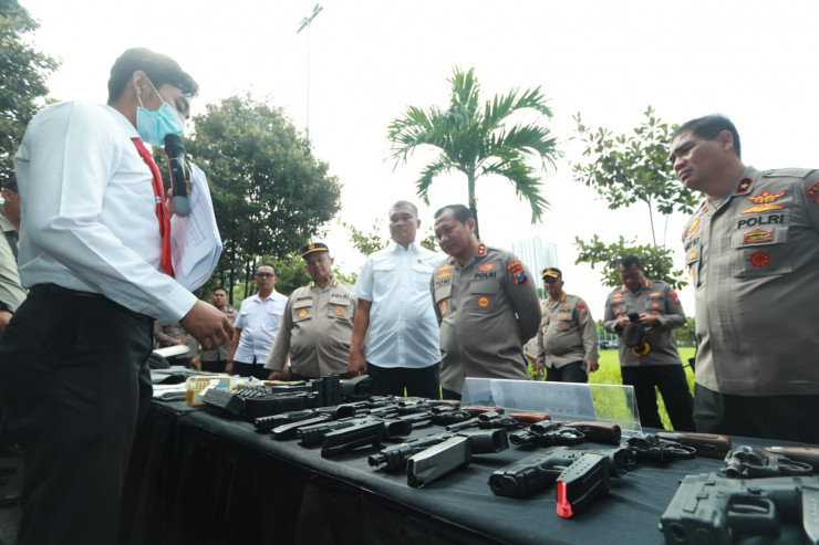 Gelar Apel, Kapolda Jatim Cek Kelayakan Alsus dan Almatsus yang Dimiliki Satker