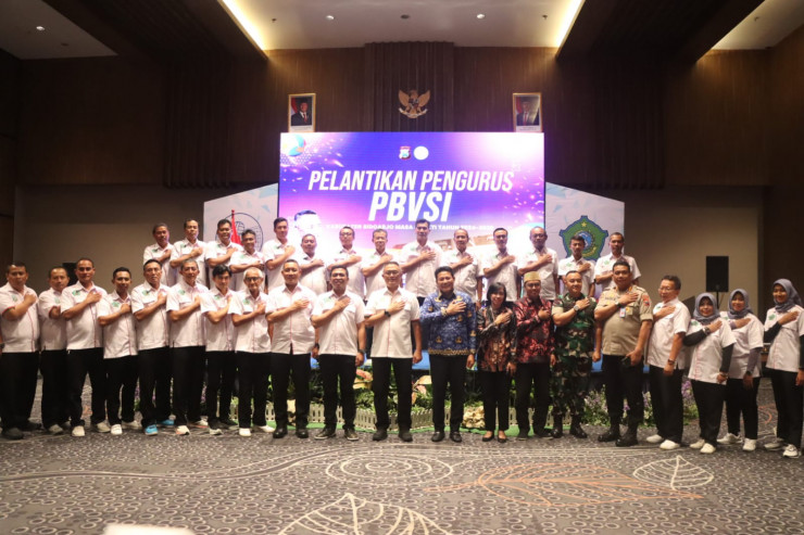 Kapolda Jatim Lantik Pengurus PBVSI Kabupaten Sidoarjo Masa Bhakti 2024-2028