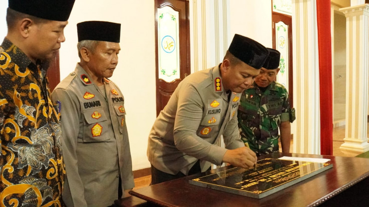 Kapolresta Sidoarjo Resmikan Masjid Ar Ridho Polsek Waru