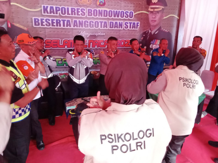 Polres Bondowoso Beri Ice Breaking untuk Personel Jaga Pos Pam dan Pos Yan Nataru Cegah Stres dan Suntuk