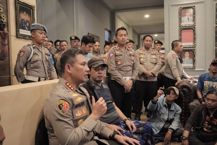 Di Polresta Malang Kota, Suporter Singo Edan Berikan Doa dan Dukungan Penegakan Hukum