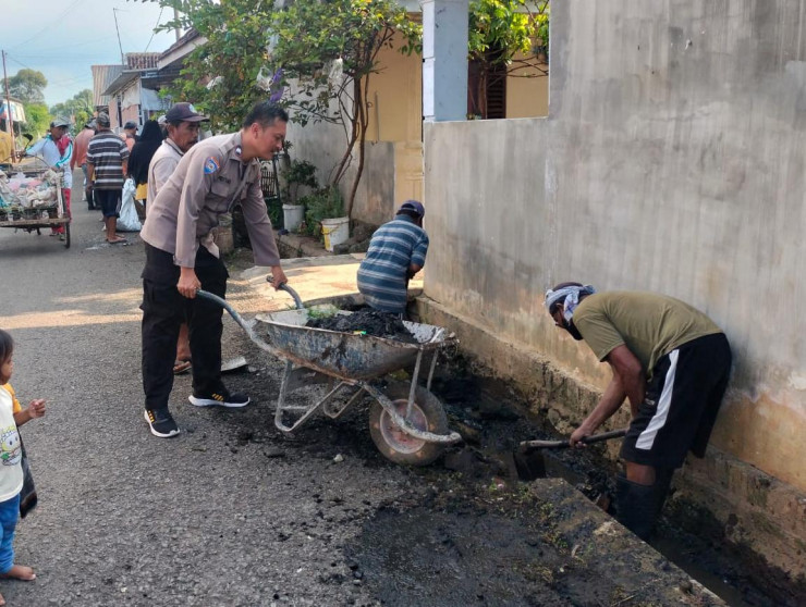 Polres Probolinggo Kota Gelorakan Gerakan Indonesia ASRI, Bersama Lintas Sektor Bersihkan Lingkungan