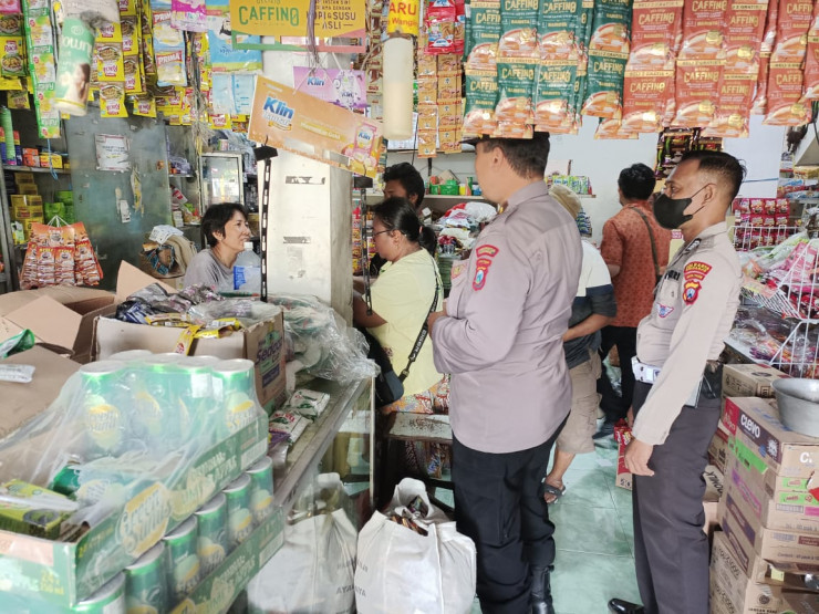 Polisi Blusukan Pasar Jelang Natal dan Tahun Baru 2023