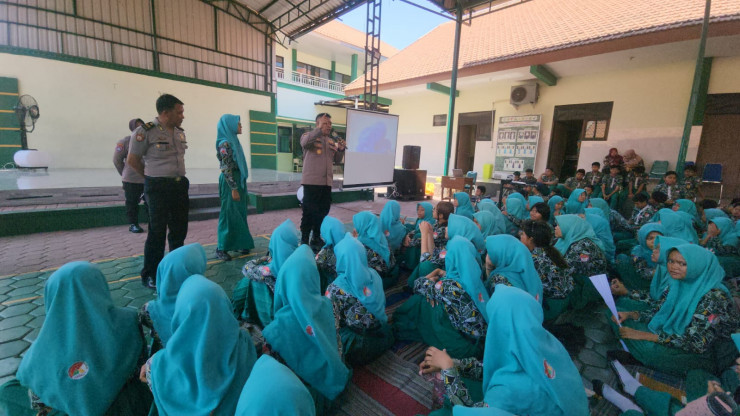 Polsek Gedangan Edukasi Pelajar tentang Radikalisme, Intoleransi dan Tertib Berlalu Lintas