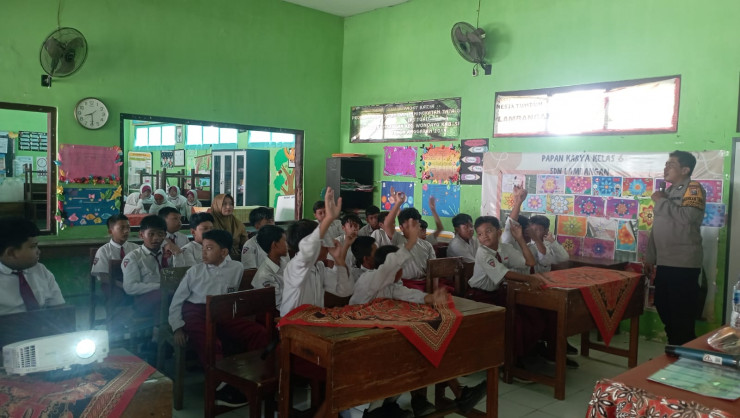 Polsek Wonoayu Sosialisasikan Anti Bullying kepada Siswa SDN Lambangan