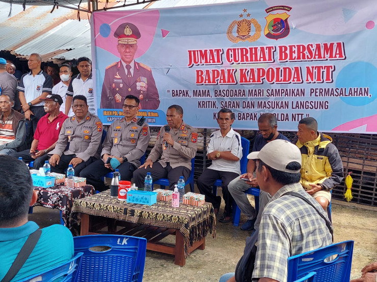 Jumat Curhat di Pasar Kasih Naikoten I, Kapolda NTT Terima Berbagai Keluhan Masyarakat