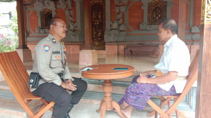Menjelang Nataru, Bhabinkamtibmas Kelurahan Gianyar Sambangi Tokoh Adat